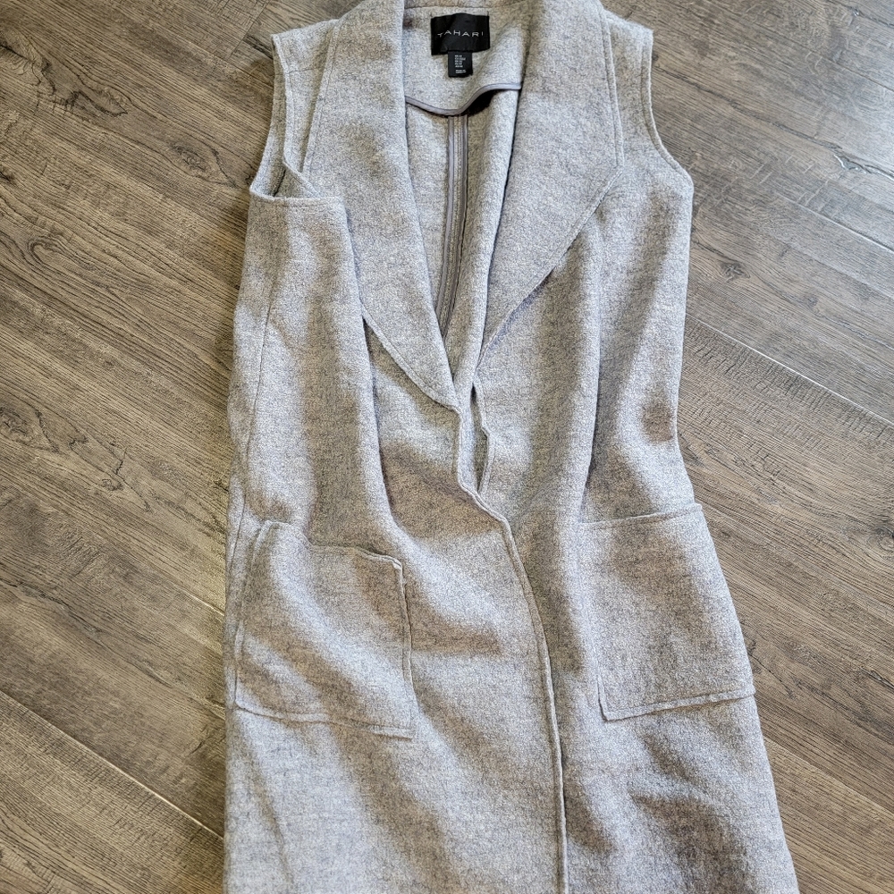 Tahari Sleeveless Duster Vest - M